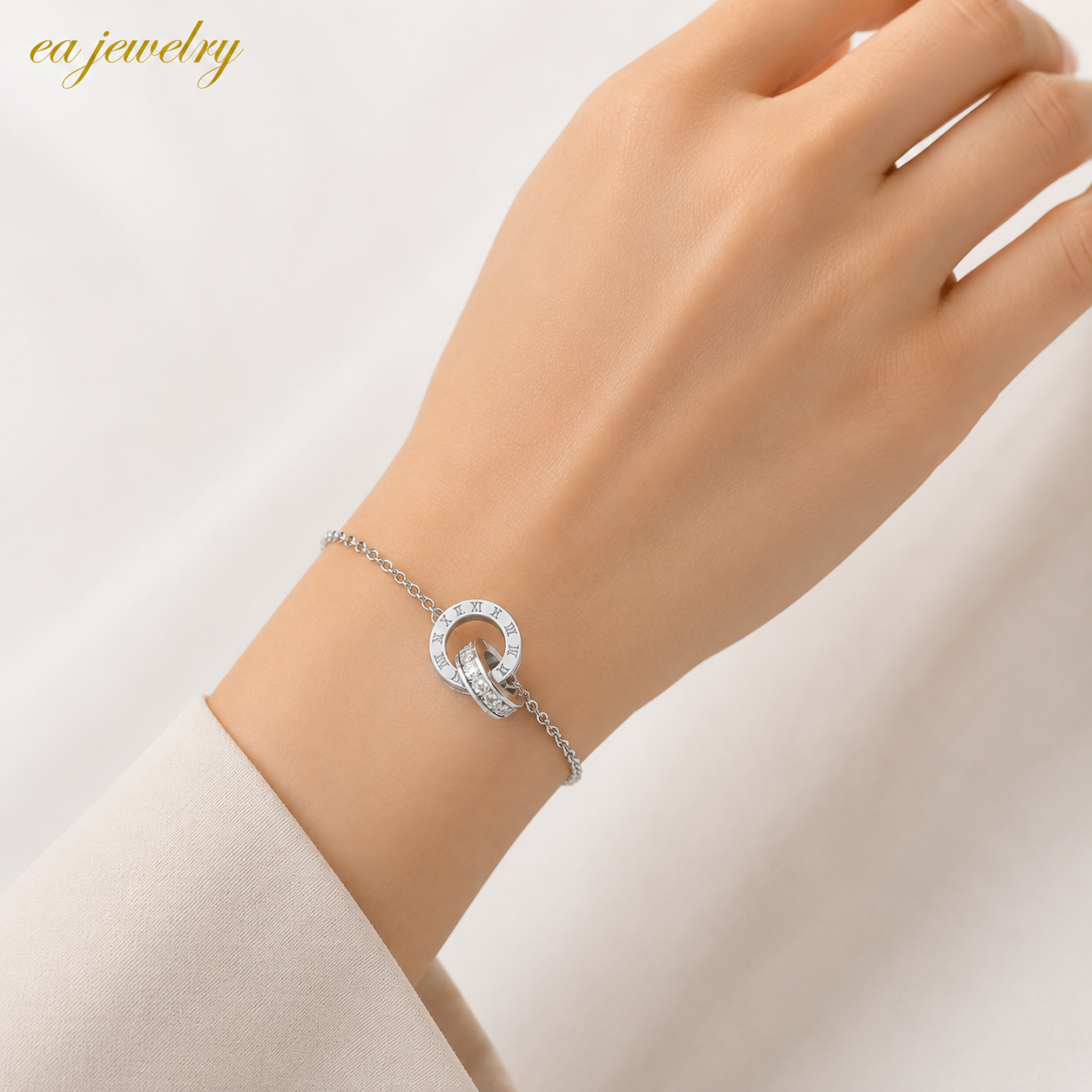 Roman Circle Bracelet - Silver