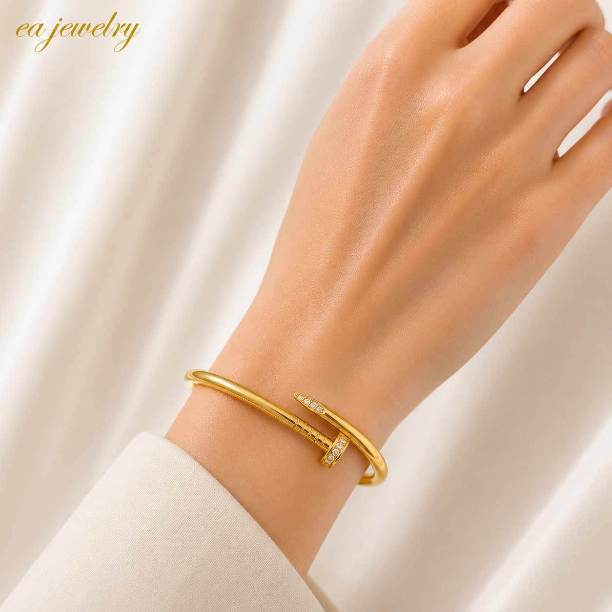 Nail Bangle – Gold