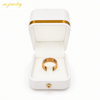 Uravéline Ribbed Ring – rose gold