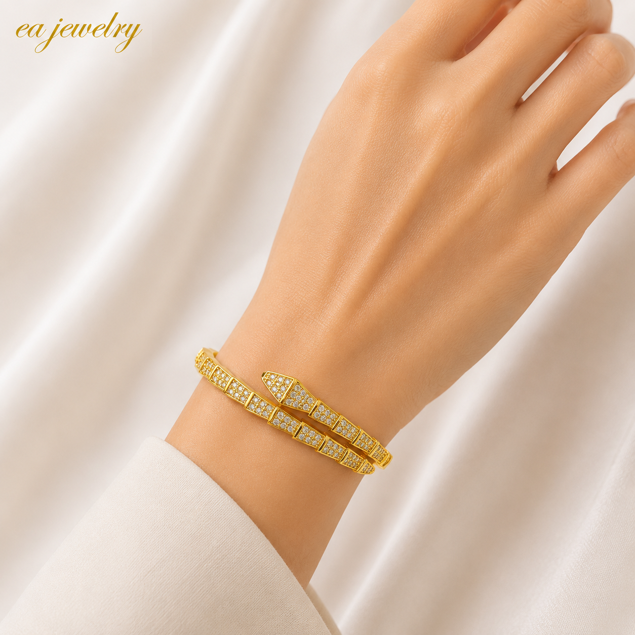 Serpentine Bangle – Gold