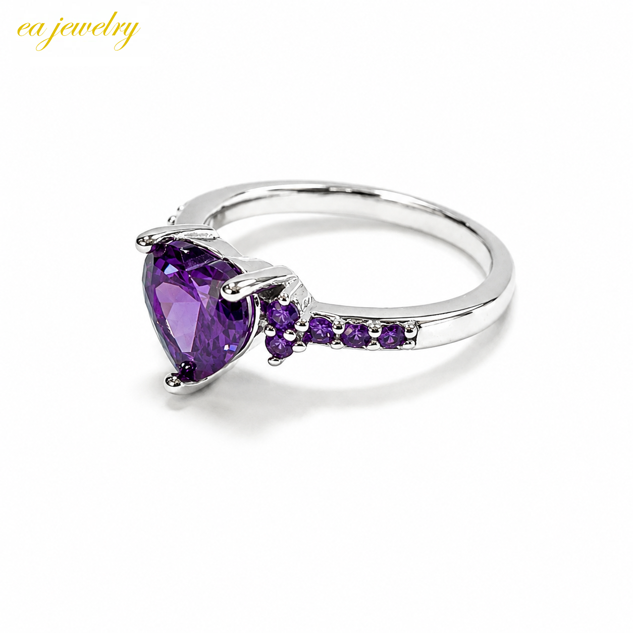 Violet Éclat Silver Ring